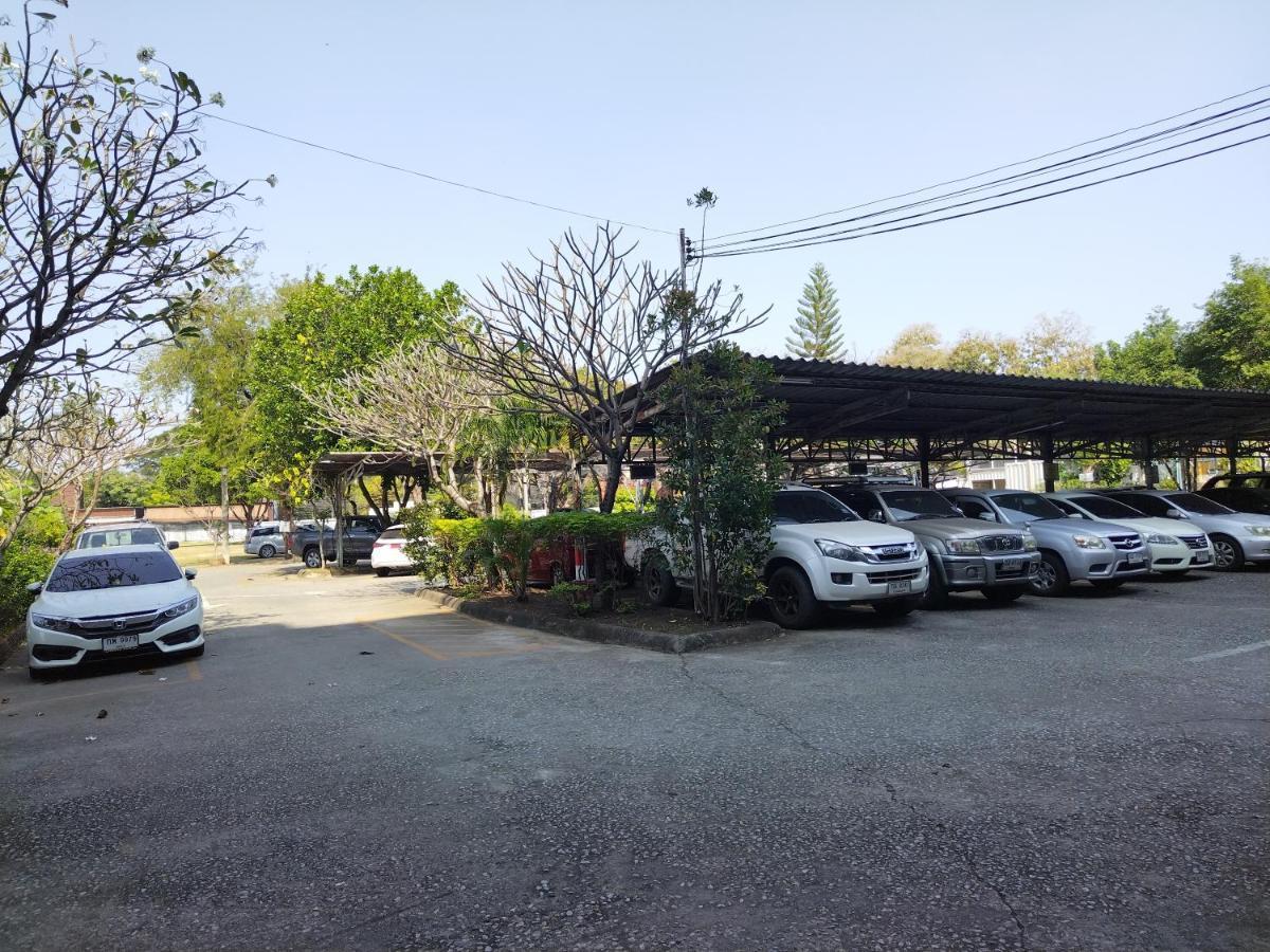 Supanich Condo Opposite The Train Station Chiangmai Csiangmaj Kültér fotó